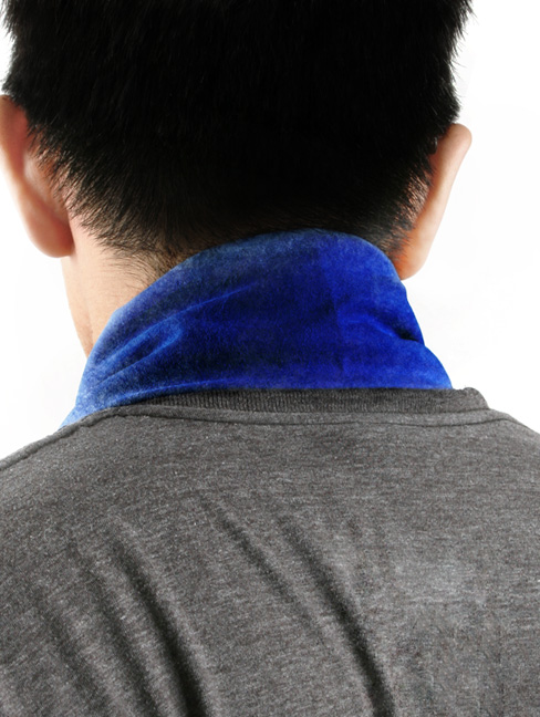 Man cooling neck with an Affinity Arctic Breeze Cooling Towel