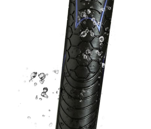 water beading off the lower portion of a Winn Dri-Tac 2.0 Golf Grip