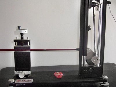 Portable pendulum testing apparatus to measure the characteristic time (C.T.) of a golf driver