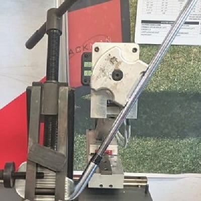 measuring lie of a golf club in a digital loft/lie machine